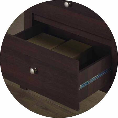 Bezpečnostní posuvná konstrukce zajišťuje bezpečnost a šetří energii při používání bočního stolku.